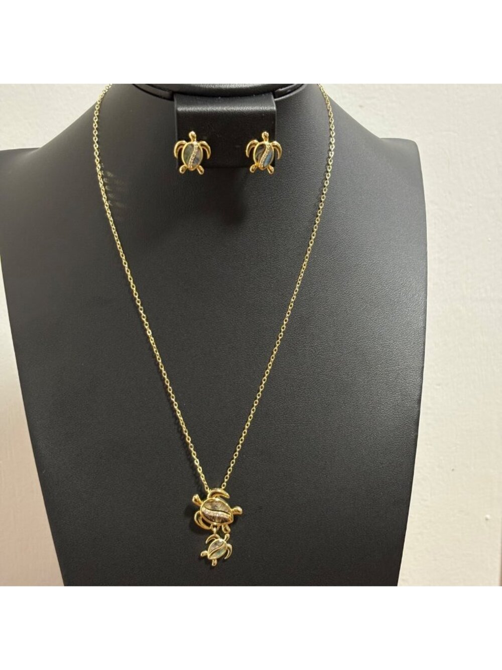 XUPING Gold-Pleated Turtle Abalone Shell Accents Rhinestone jewelry set